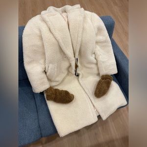 Oversize Eco-fur coat with sheepskin gloves
L-XL